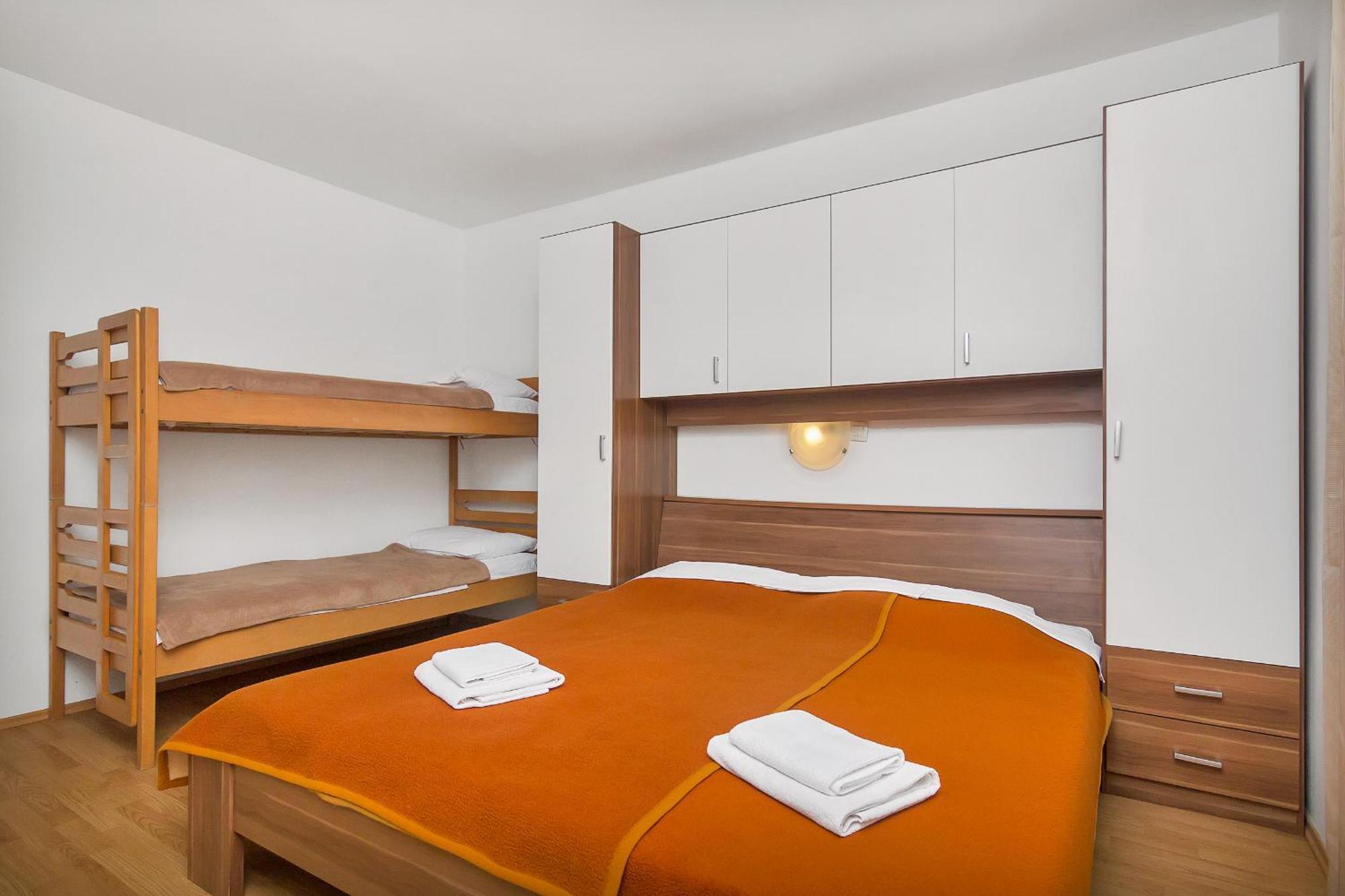 Apartmani Cico Gdinj Exterior photo