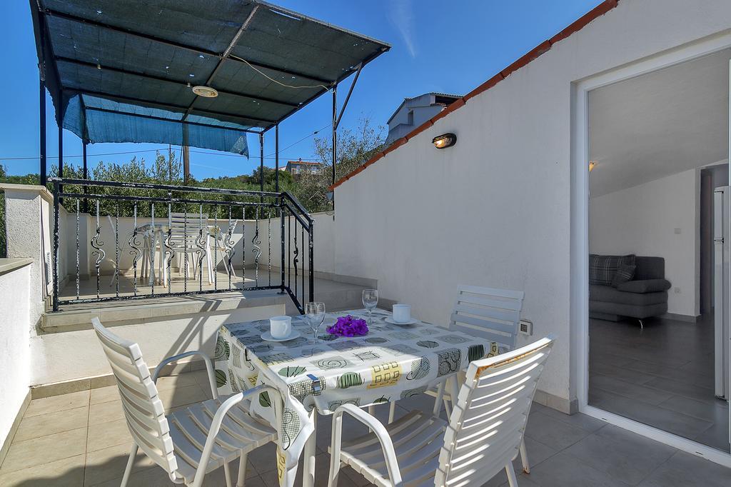Apartmani Cico Gdinj Exterior photo