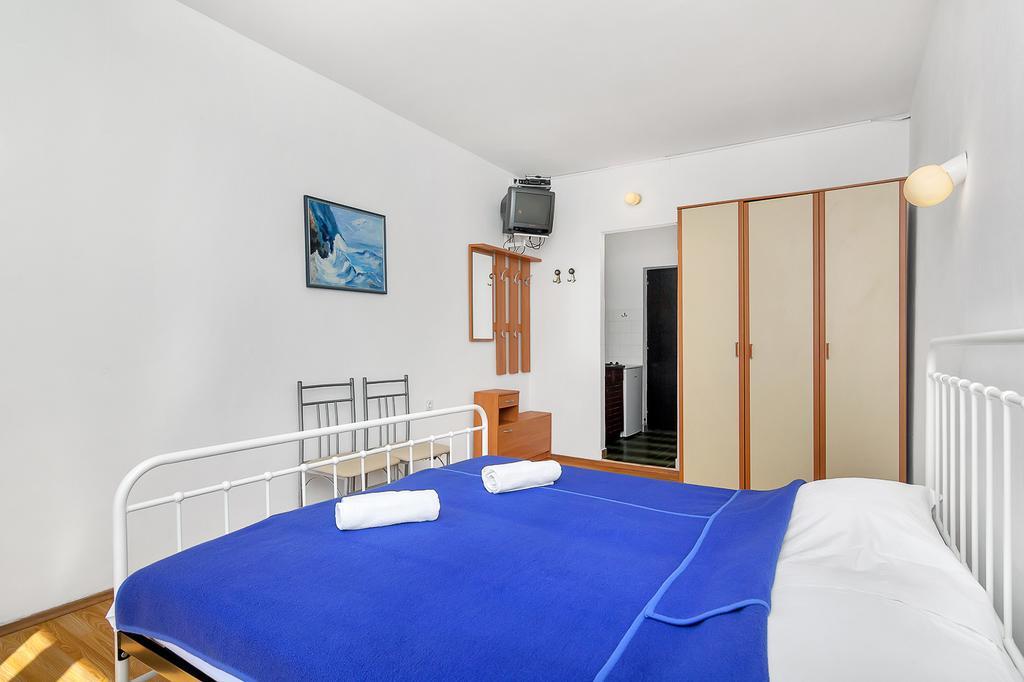 Apartmani Cico Gdinj Exterior photo